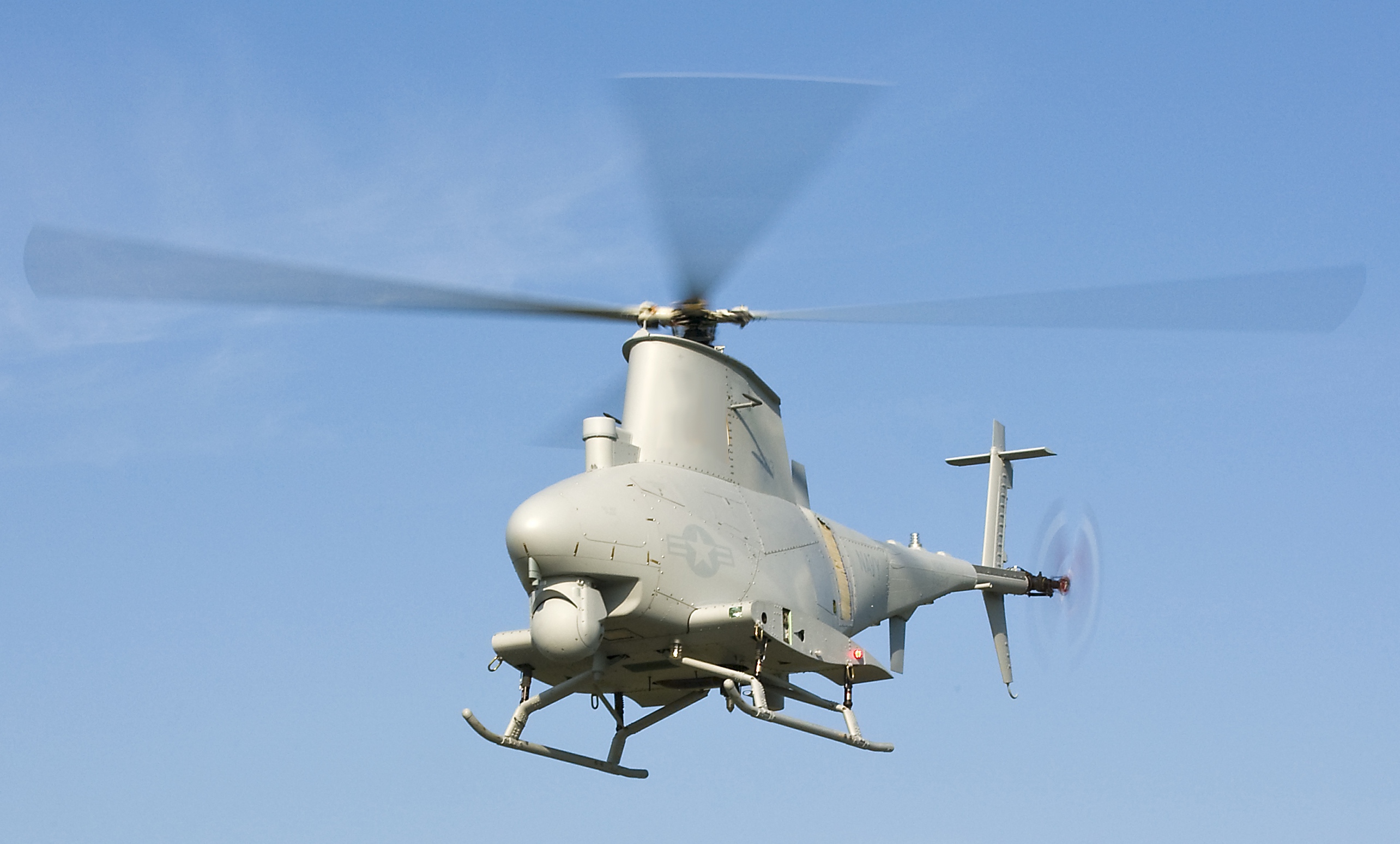 US_Navy_110930-N-JQ696-401_An_MQ-8B_Fire_Scout_unmanned_aerial_vehicle_%28cropped%29.jpg