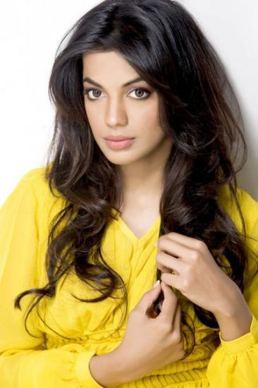 new-pic-mugdha-godse-interview1.jpg