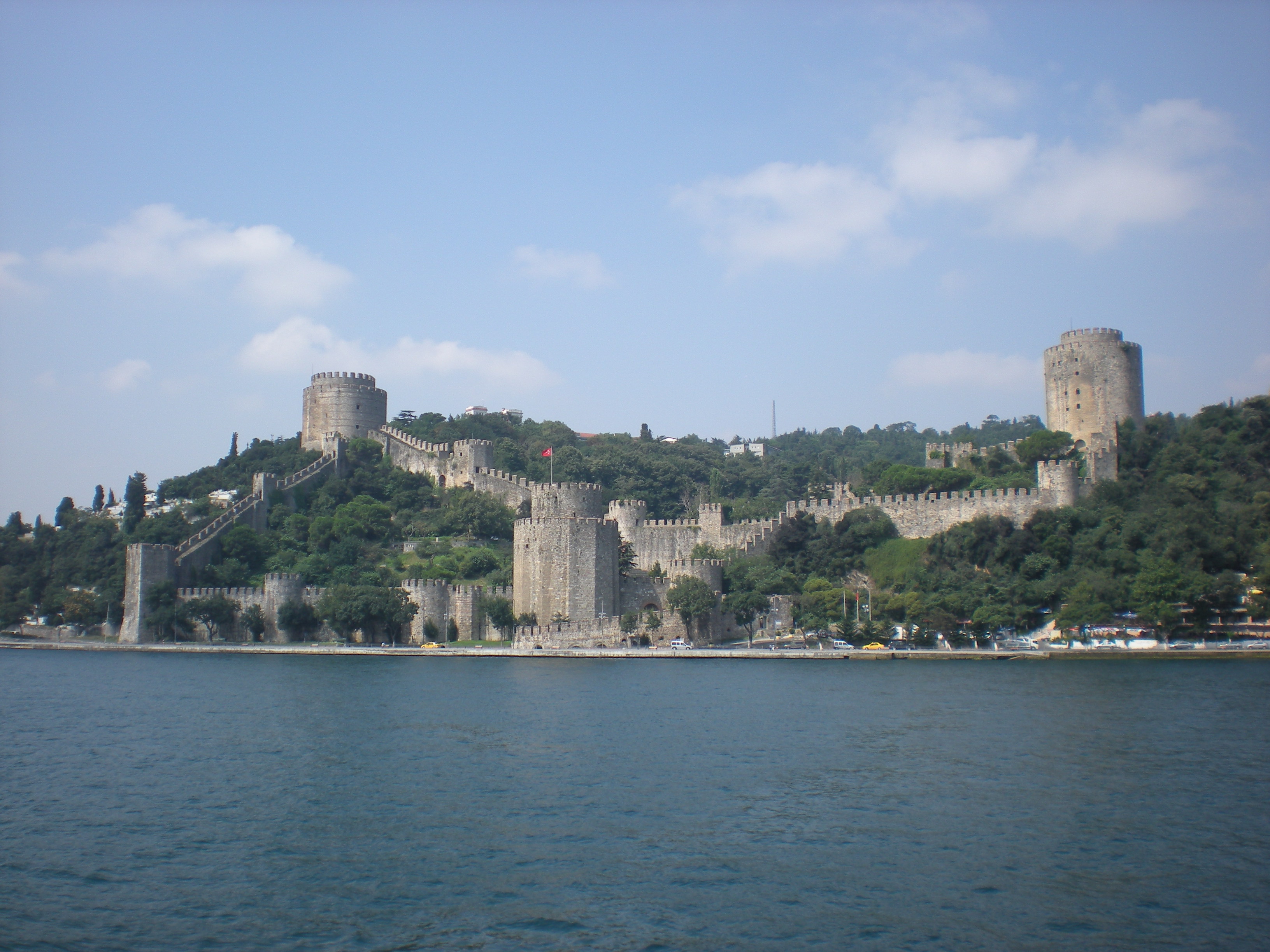 Rumeli_Hisar%C4%B1_viewed_from_Bosphorus.JPG