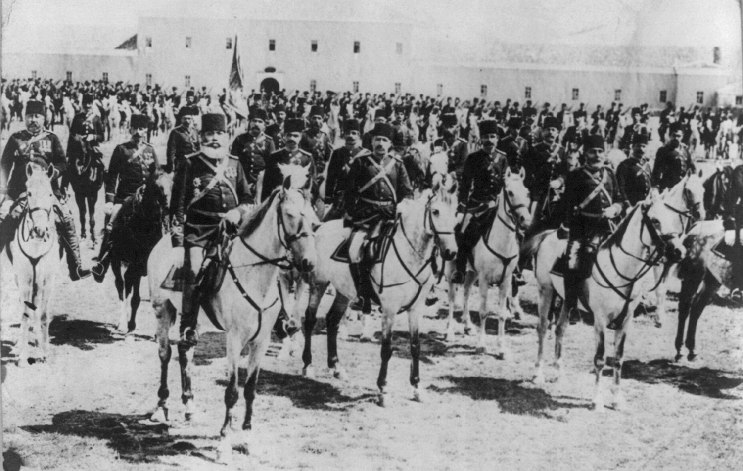 Large_group_of_members_of_the_Turkish_Cavalry_posed_on_horseback.jpg