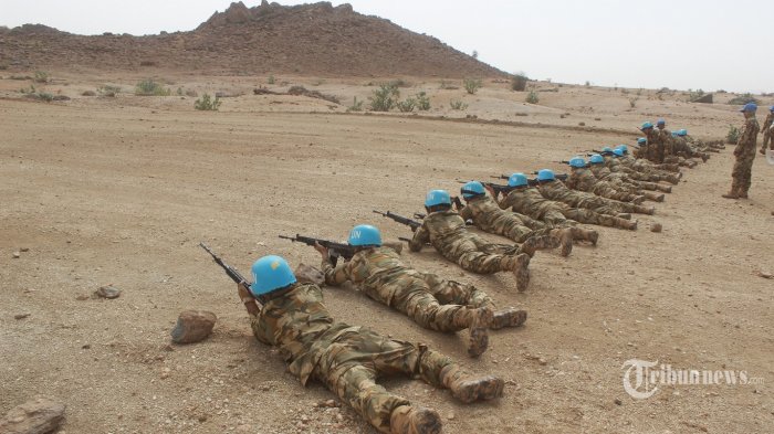 pasukan-garuda-laksanakan-latihan-menembak-di-sudan_20170613_134523.jpg