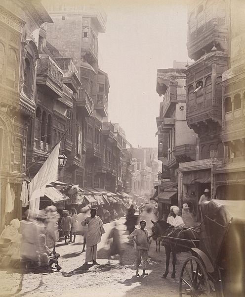 496px-Street_scene_of_Lahore%2C_1890s_2.jpg