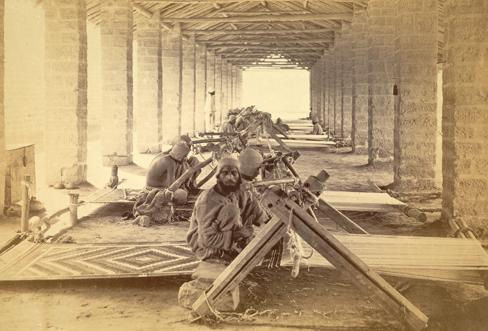 Carpet+Weavers+in+Karachi+Jail+in+Sindh+-+1873.jpg