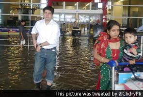 Delhiairport_rain_295.jpg