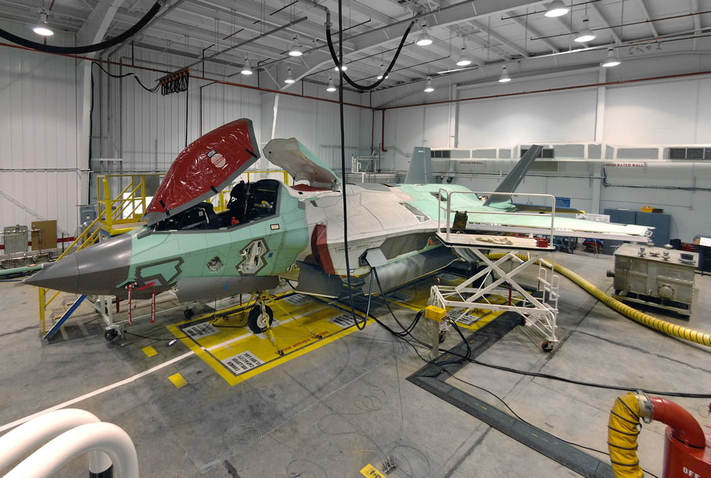 air_f-35b_final_assembly_lg.jpg