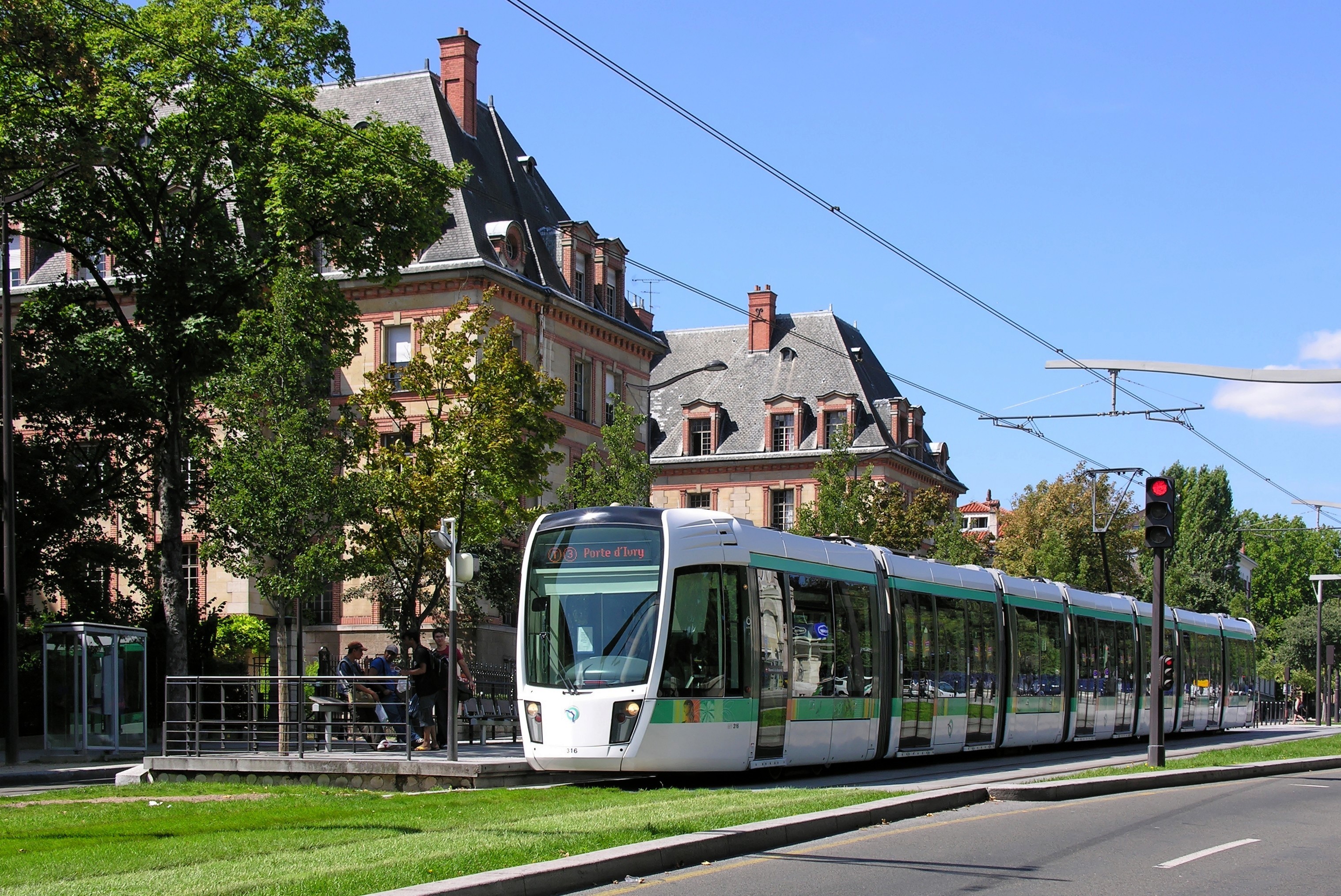 Le_tramway_-_Flickr_-_besopha.jpg