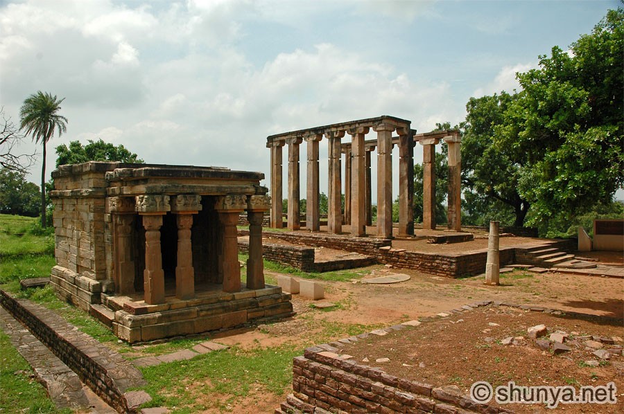 SanchiStupas21.jpg