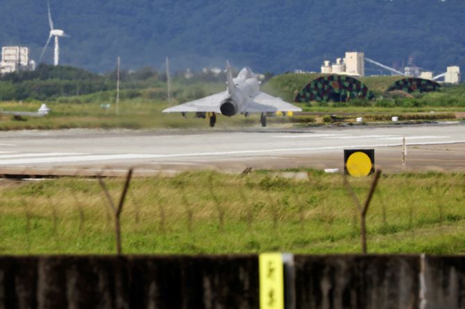 08taiwan-air-force-aircraft6.jpg