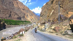 160202105930-pakistan-motorcycle-girl6karakoram-highway-in-skardu-medium-plus-169.jpg