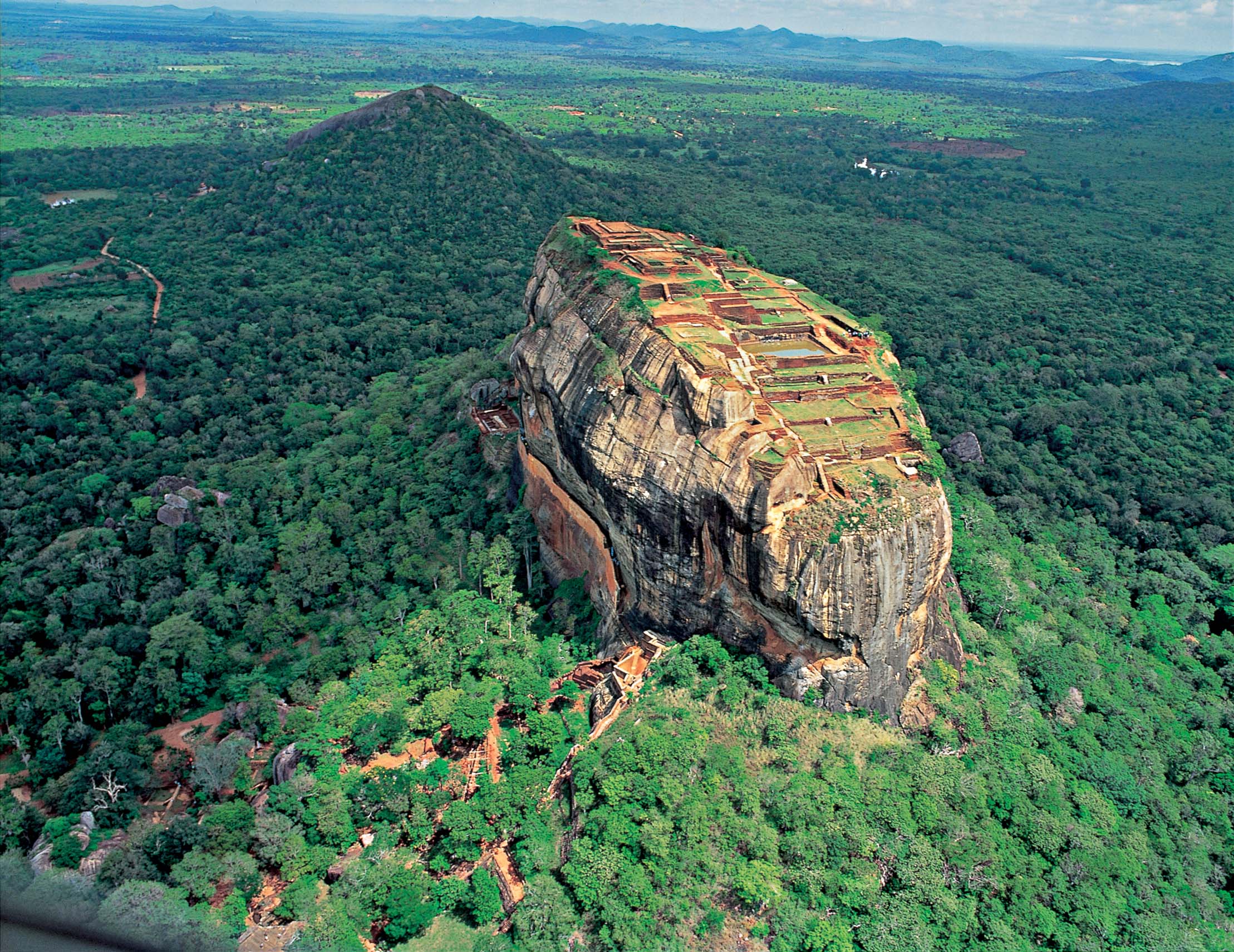 Sigiriya%20Rock%20-%20000902.jpg