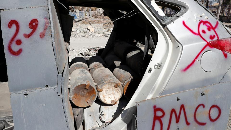 bombings-demining-islamic-vehicle-suicide-pictured-militants_3938bad6-b55e-11e7-ab59-1b1e25230a21.jpg