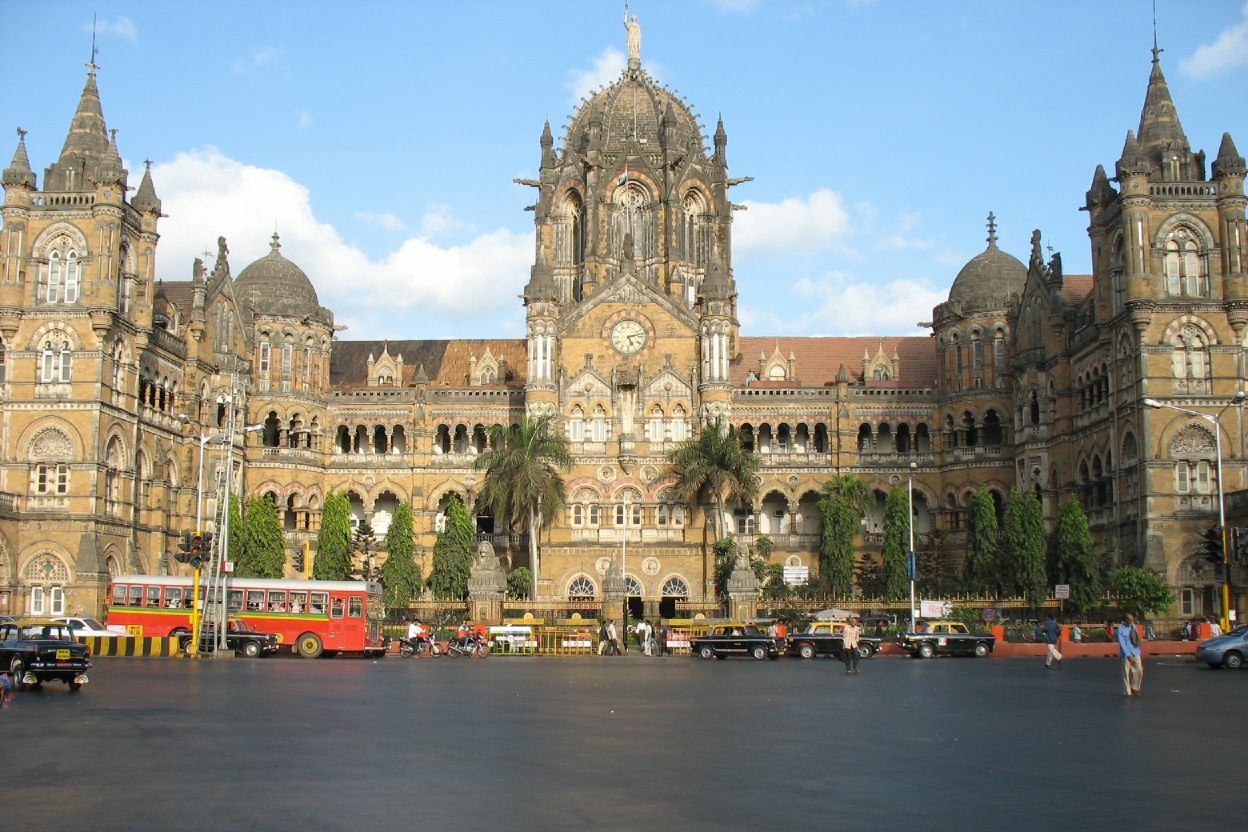 Mumbai_Train_Station.jpg