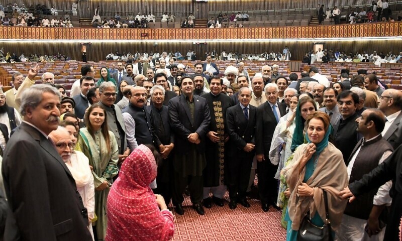  Prime Minister Shehbaz Sharif poses for a group photo with cabinet ministers and other members of the ruling coalition on the last day of his government, in the assembly hall on Wednesday.—Facebook/NAofPakistan 