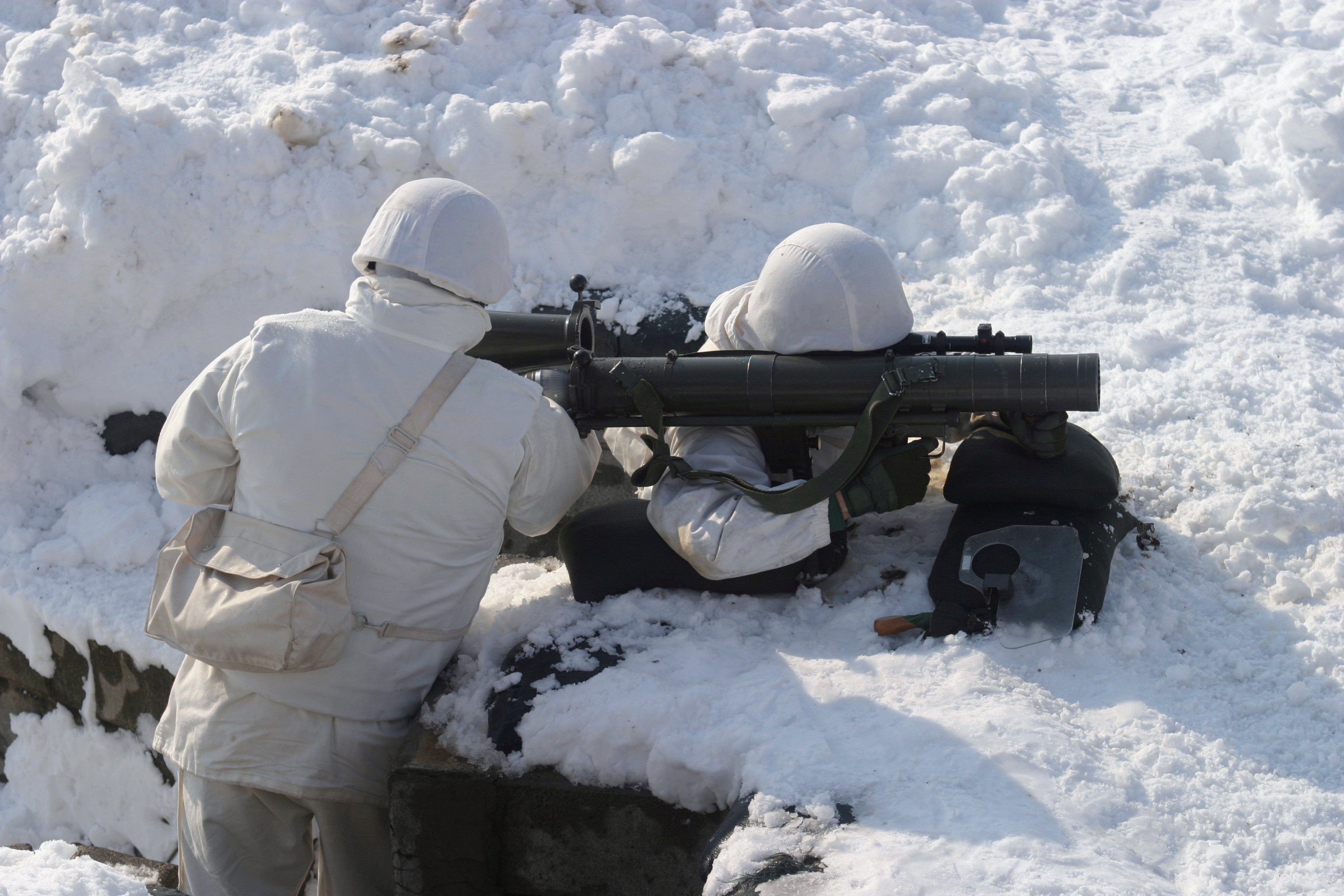 Japanese_20th_Infantry_Regiment_man_Carl_Gustav_at_training_exericse.jpg