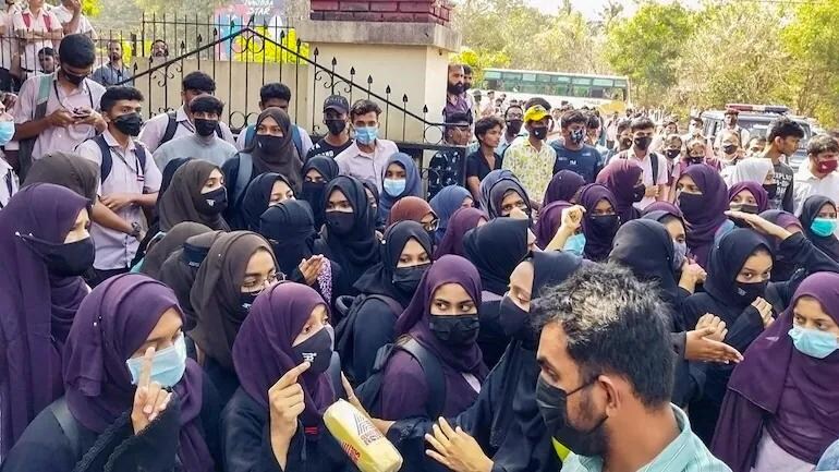 students wearing hijab in karnataka