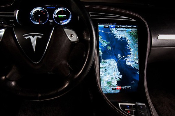 tesla-model-s-infotainment-screen_100335620_m.jpg