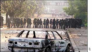 _38198556_riots-ap-300.jpg