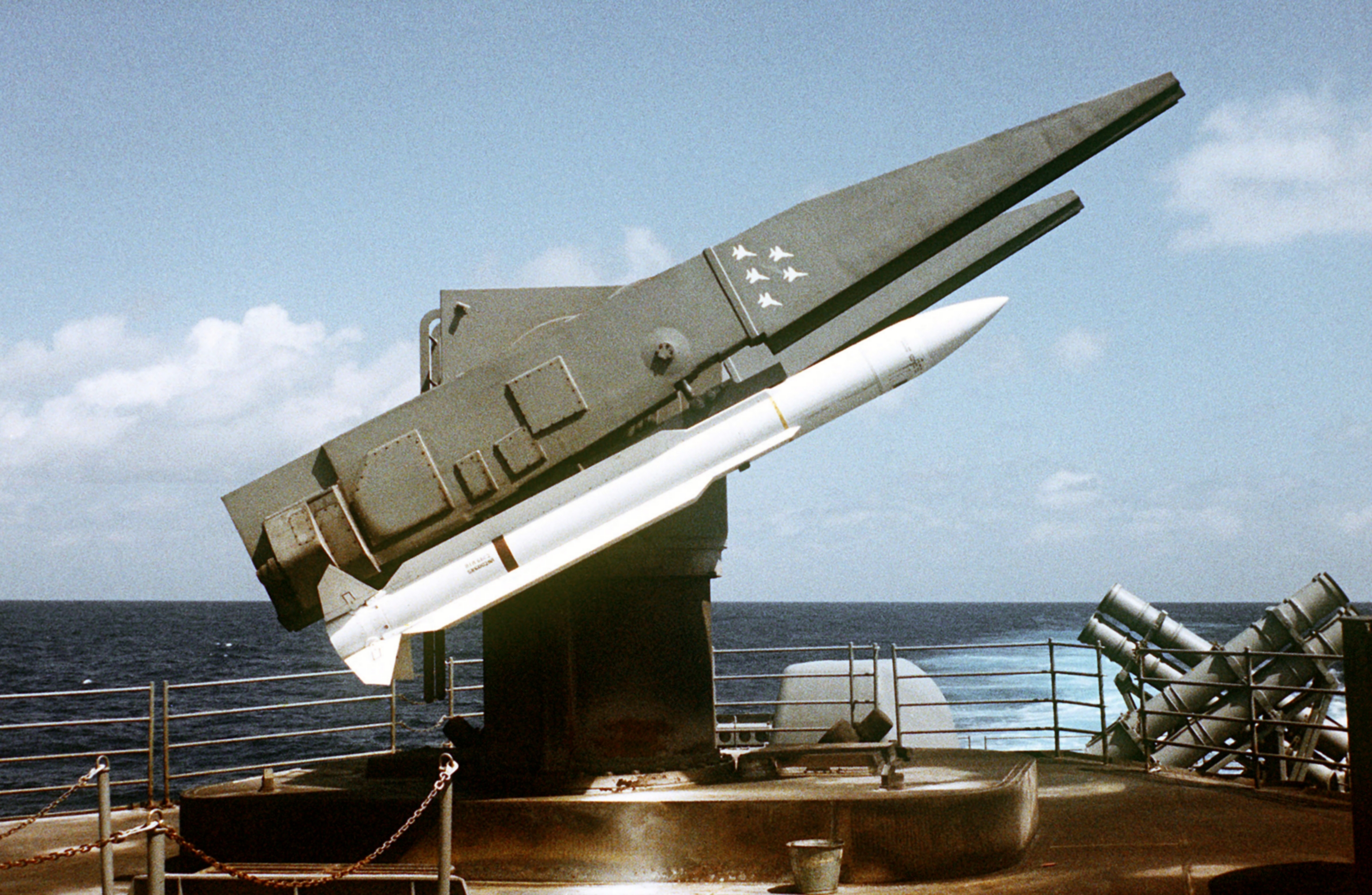 RIM-66_Standard_missiles_on_launcher_aboard_USS_Ticonderoga_%28CG-47%29_during_tests_off_Puerto_Rico_March_1983.jpg