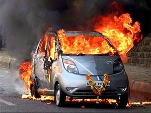 26-tata-nano-fire-2.jpg