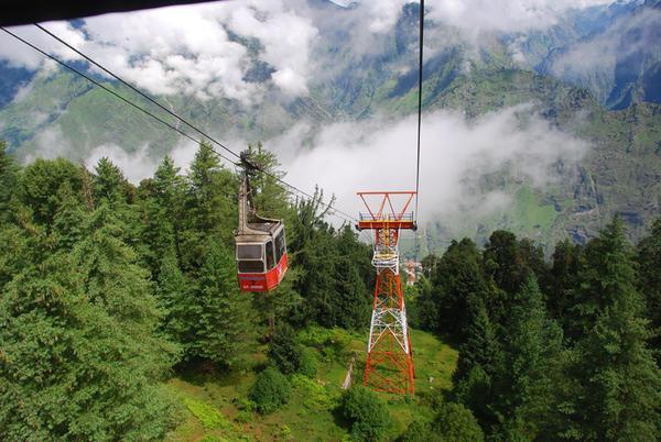 Auli_cable_car.jpg