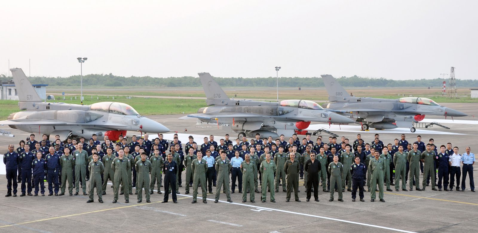 IAF%2Band%2BRSAF%2Bair%2Band%2Bground%2Bcrew%2Bthat%2Bparticipated%2Bin%2Bthe%2BJoint%2BMilitary%2BTraining%2Bat%2Bthe%2BKalaikunda%2Bairbase%2Bin%2BWest%2BBengal%2Bpose%2Bfor%2Ba%2Bphotograph%2Bagainst%2Bthe%2Bbackdrop%2Bof%2BRSAF%2BF-16D%2BBlock%2B50%252B%2BFighting%2BFalcons-773473.jpg