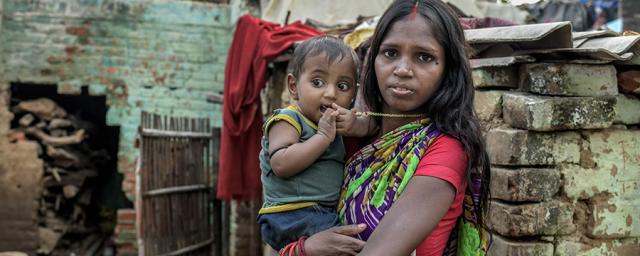 Chhatiya is a young mother who lives in an urban slum in Patna in northeast India. With her husband they were forced into debt to pay private healthcare fees for their new-born son when the public clinic was unable to provide the care he needed. 