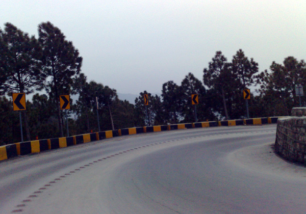 09-sharp-turn-murree-road.jpg