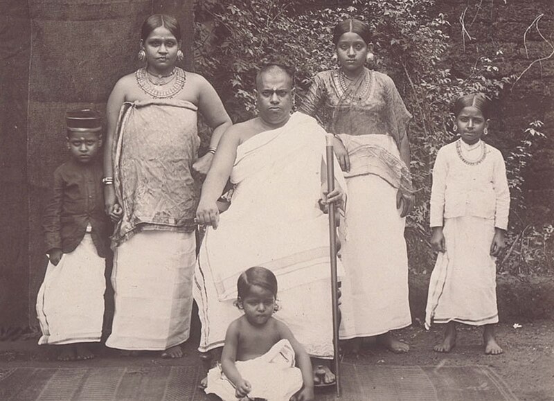 800px-Brahmin_family_in_Kerala_%281902%29.jpg