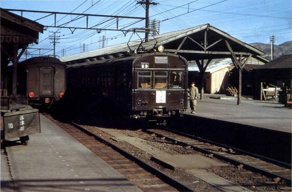 Numazu_Station_1946.jpg