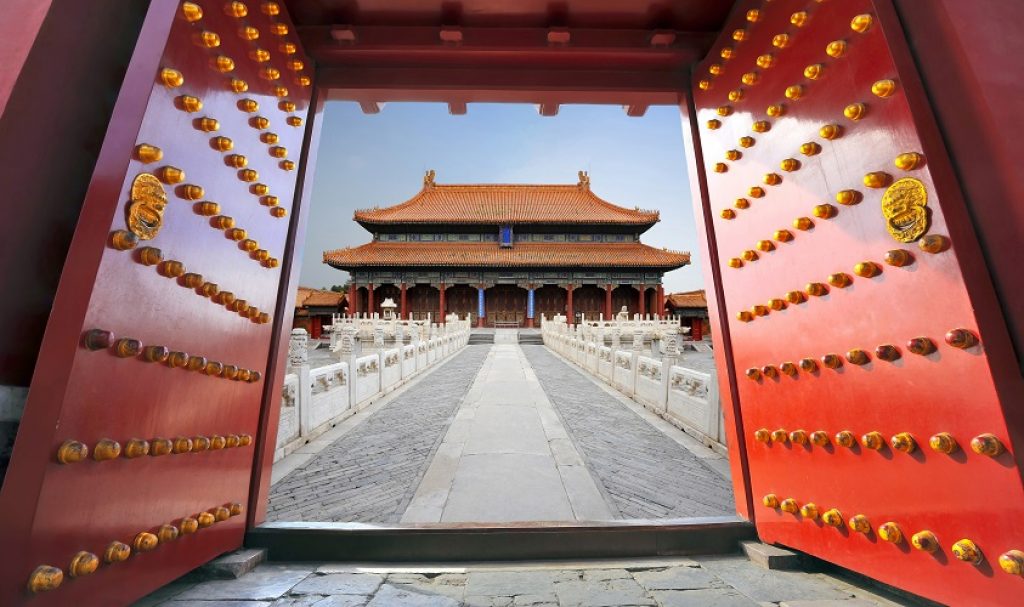 China-forbidden-city-doors-shutterstock_90248413-35yibj7l1yotca6f4purk0.jpg