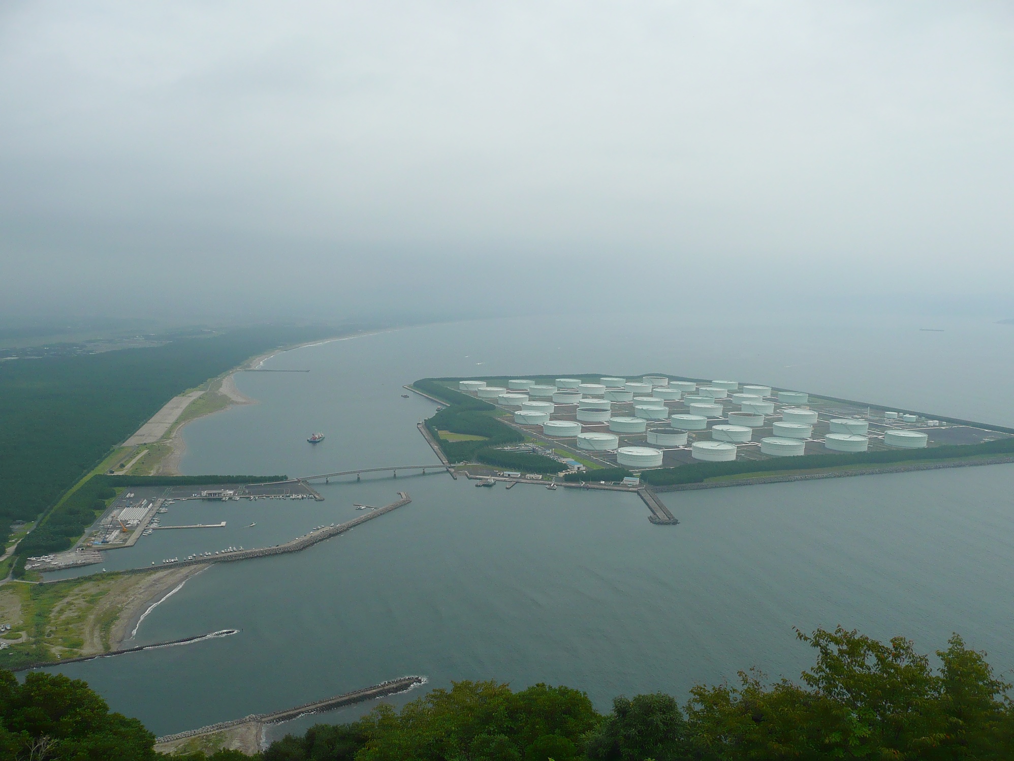 Shibushi_Oil_Stockpile_Site_2009.JPG