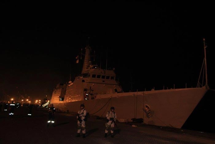 8.-ins-sumitra-at-aden-port.jpg