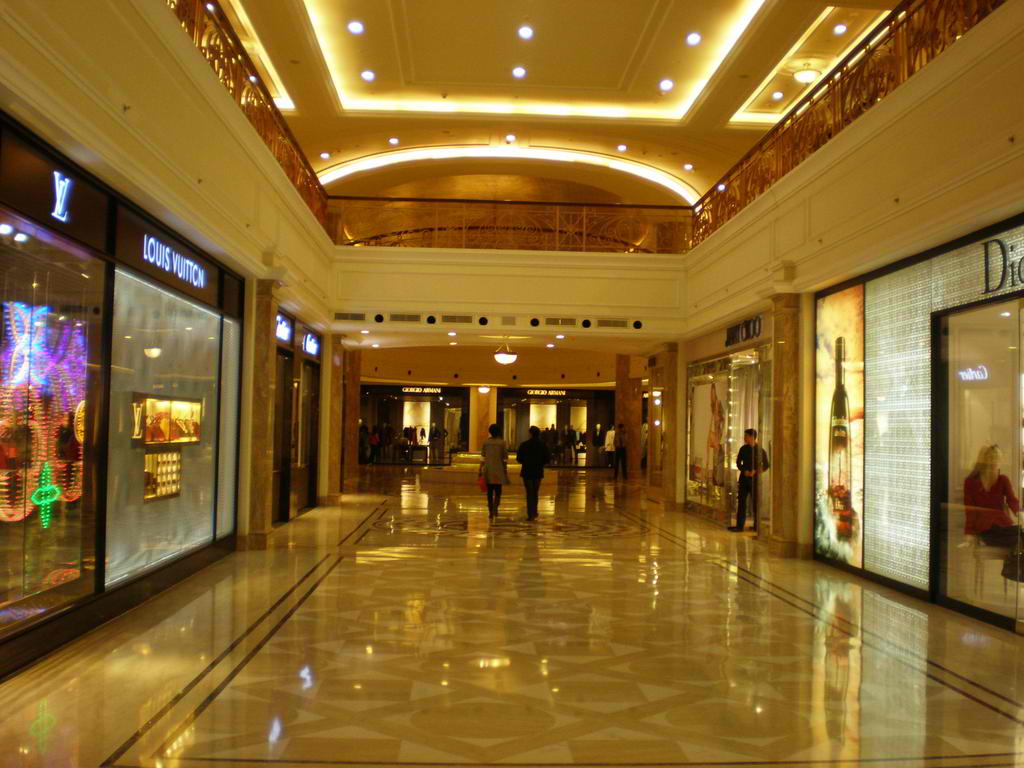 DLF-Emporio-luxury-shopping-center-2.jpg