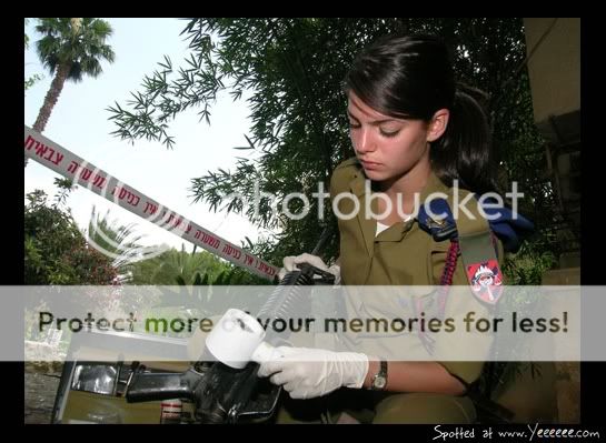 FemaleIsraeliMilitaryPoliceCIDSoldi.jpg