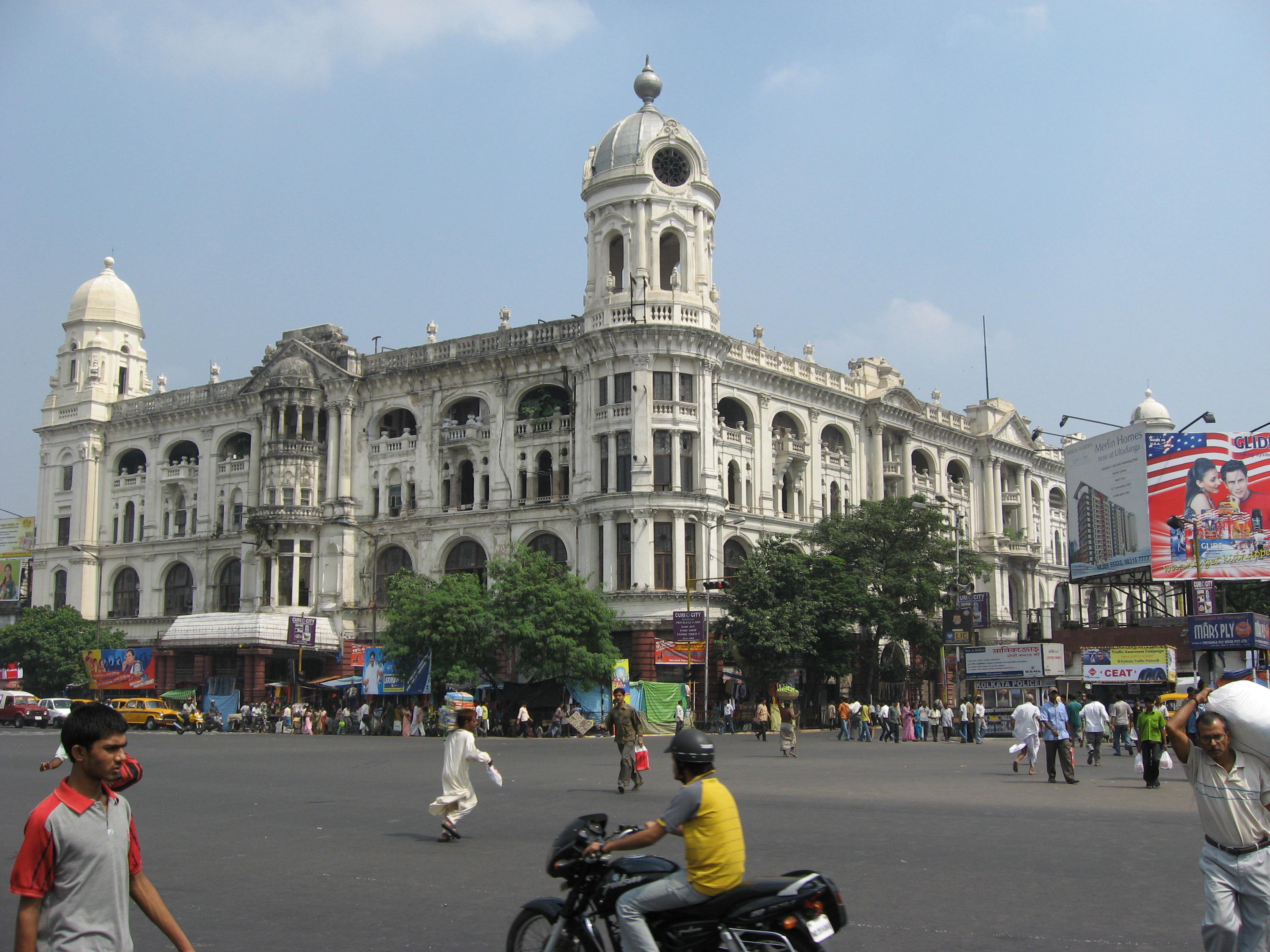 Whiteways_and_Laidlaw_Building_Kolkata_by_Piyal_Kundu.jpg