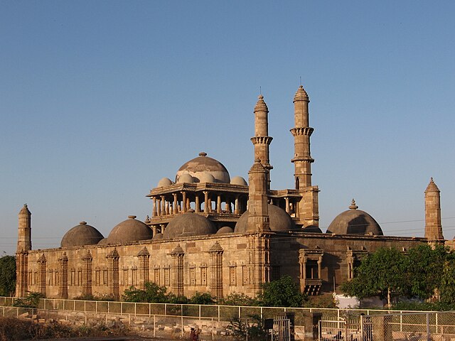 640px-Jama_masjid_in_Champaner.JPG