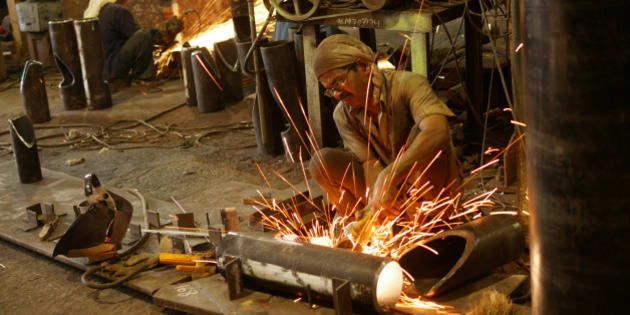 http%3A%2F%2Fi.huffpost.com%2Fgen%2F3879308%2Fimages%2Fn-INDIA-FACTORY-WORKER-628x314.jpg