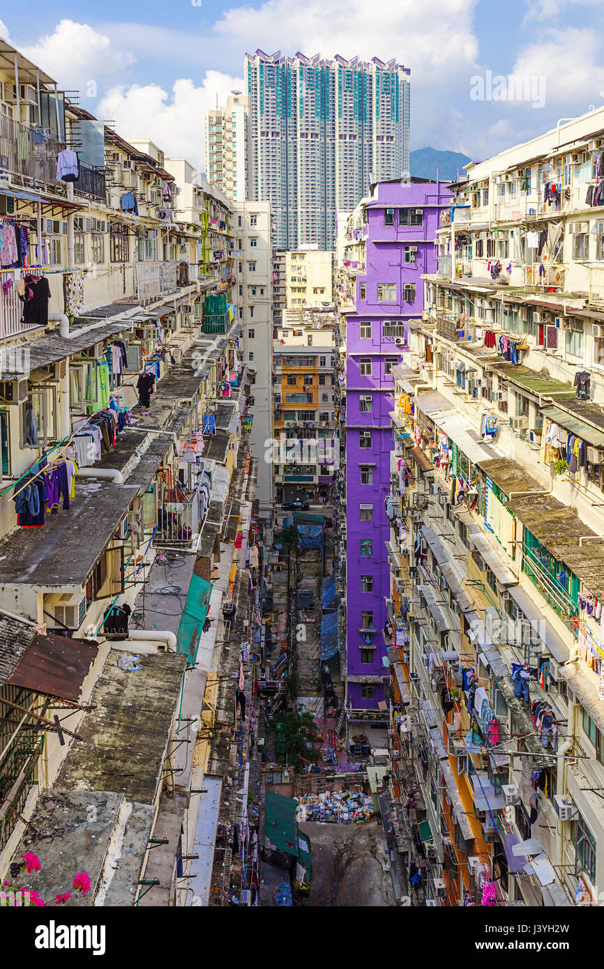 hong-kong-public-slum-estate-at-day-J3YH2W.jpg