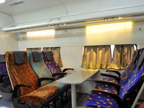 01-1362120249-anubhuti-coach-rail4-600.jpg