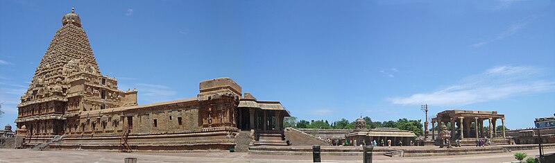 800px-Brihadeeswara_temple_Thanjavur_vista1.jpg