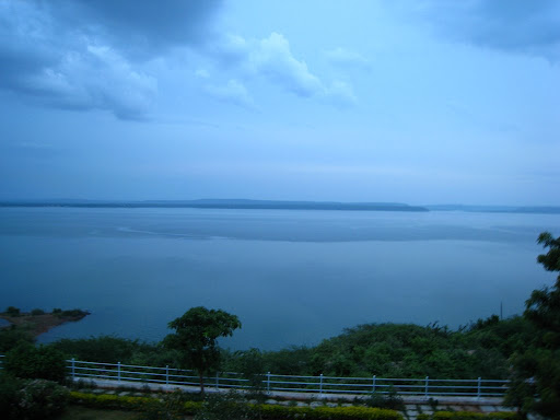 Nagarjuna+Sagar+lake+before+dawn.jpg