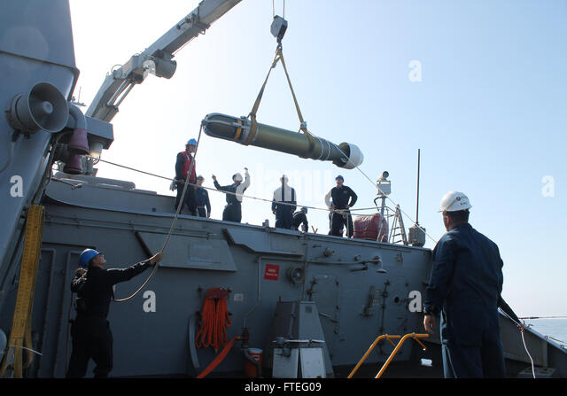 140823-n-pd498-002-mediterranean-sea-aug-23-2014-the-torpedo-handling-fteg09.jpg