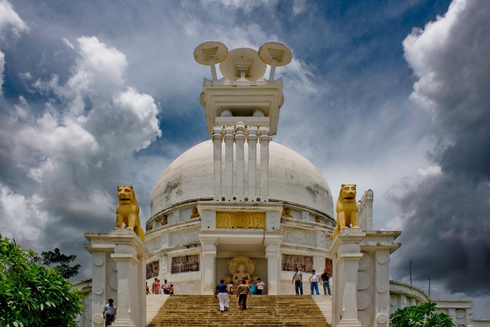 Dhauli-Giri-Shanti-Stupa-Bhubaneswar-Orissa.jpg