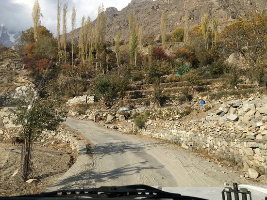 road-to-hunza-from-gilgit.jpg