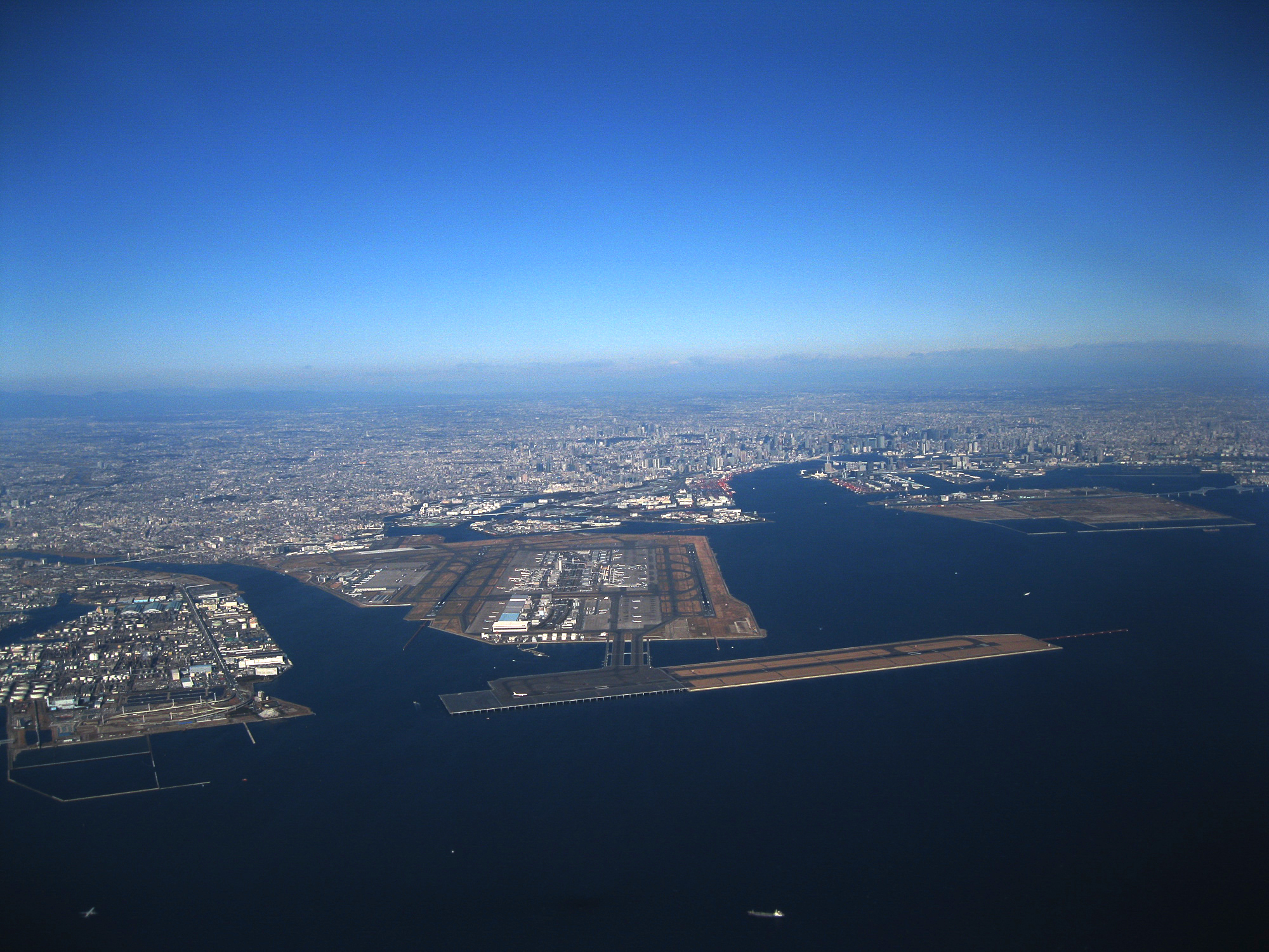 Tokyo_Haneda_International_Airport.jpg