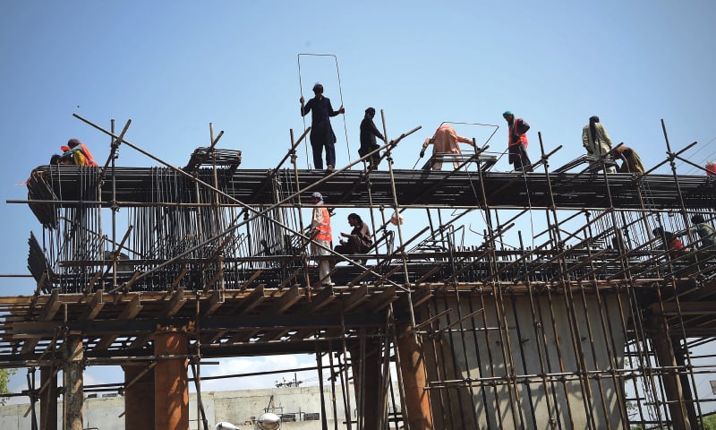 Construction workers in Peshawar | Abdul Majeed Goraya/White Star