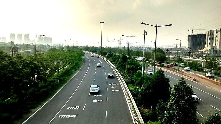 750px-Noida_expressway.jpg