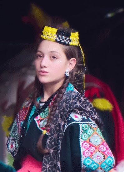 e512ef73a70b8facd6121052873a7da1--kalash-people-beautiful-people.jpg