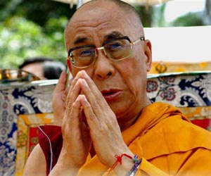 dalai-lama-taiwan-typhoon-pray-afp-lg.jpg