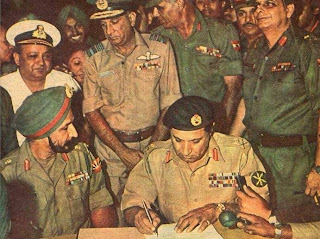 Lieutenant+General+A.A.K.+%27Tiger%27+Niazi,+Commander+of+the+Pakistan+Army+in+the+East,+signs+the+Instrument+of+Surrender+in+the+presence+of+Lieutenant+General+Jagjit+Singh+Aurora..jpg